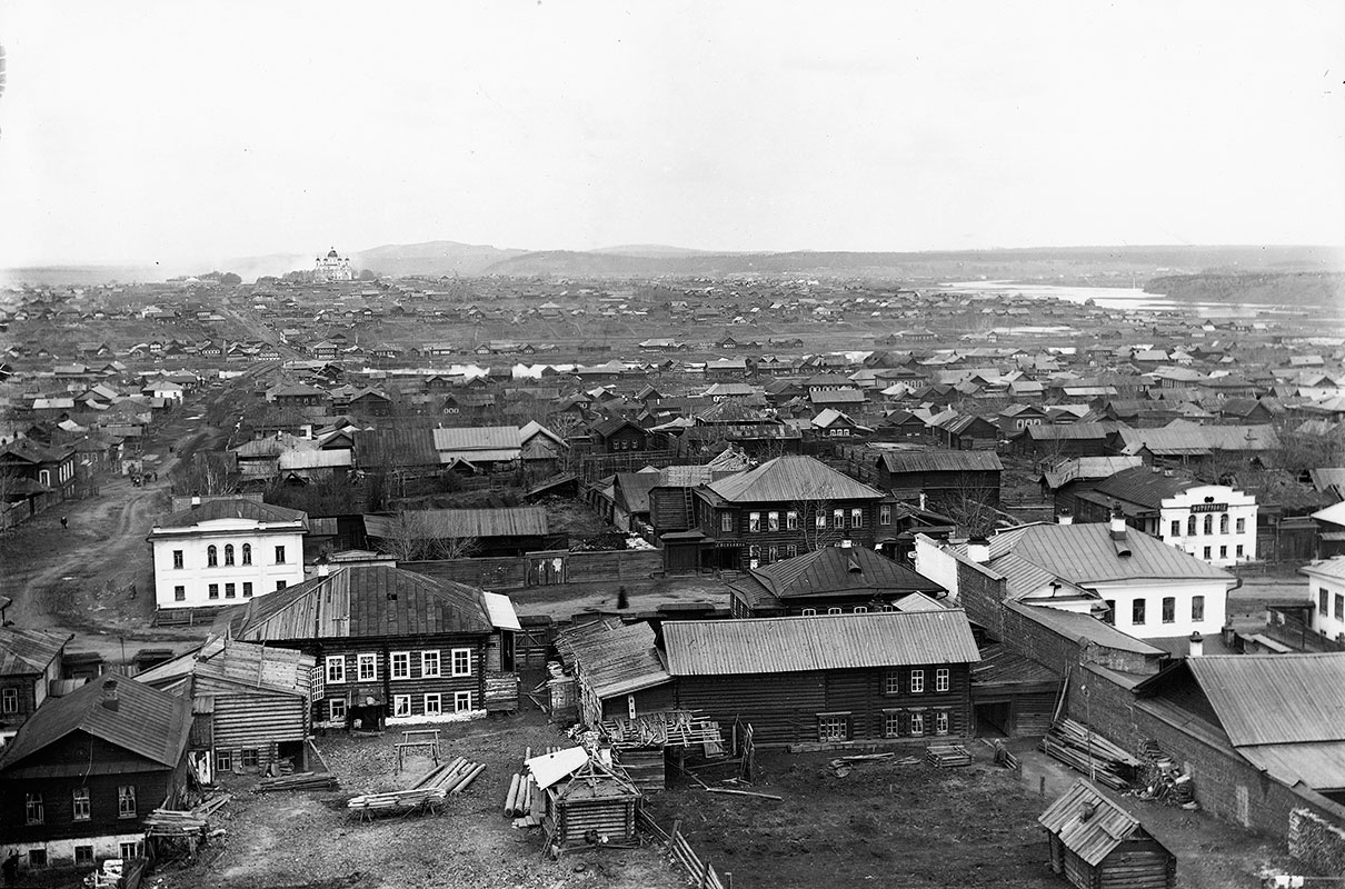 Нижний Тагил. Общий вид в сторону Выи от Входо-Иерусалимского собора. 1900 год. (НТГИА. Коллекция фотодокументов.Оп.1ФА.Д.7.Л.2)