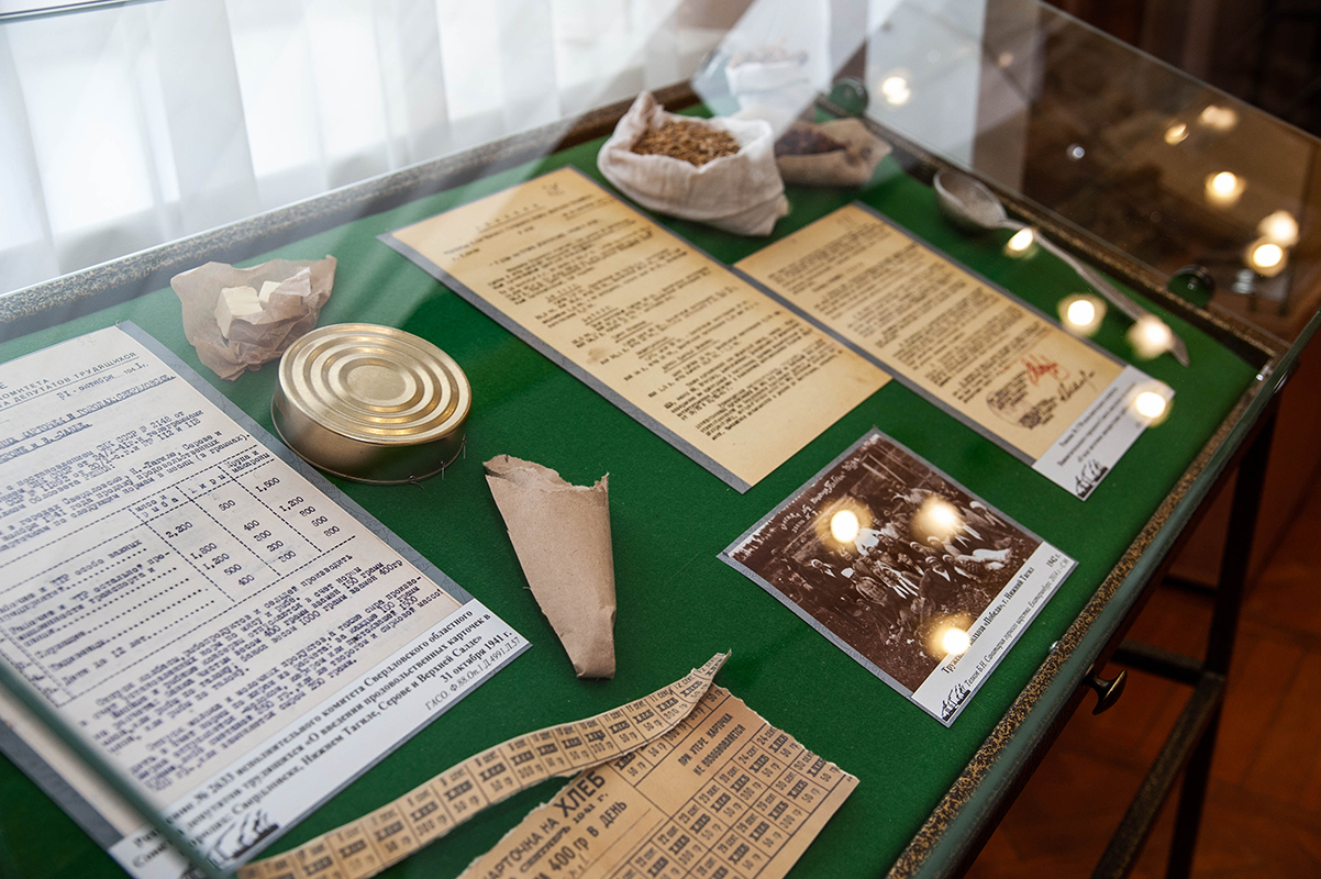 Документы и предметы, представленные на выставке «Великая Отечественная. Эвакуация» в читально-экспозиционном зале НТГИА. 28 апреля 2021 года.