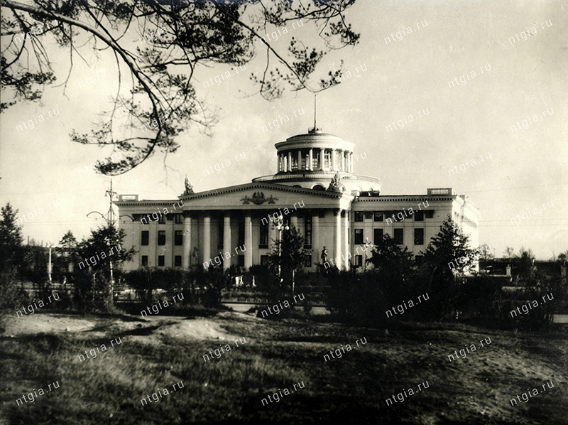 Дворец культуры металлургов города Нижний Тагил. 1952 год. (НТГИА. Коллекция фотодокументов. Оп.1П.Д.1158)