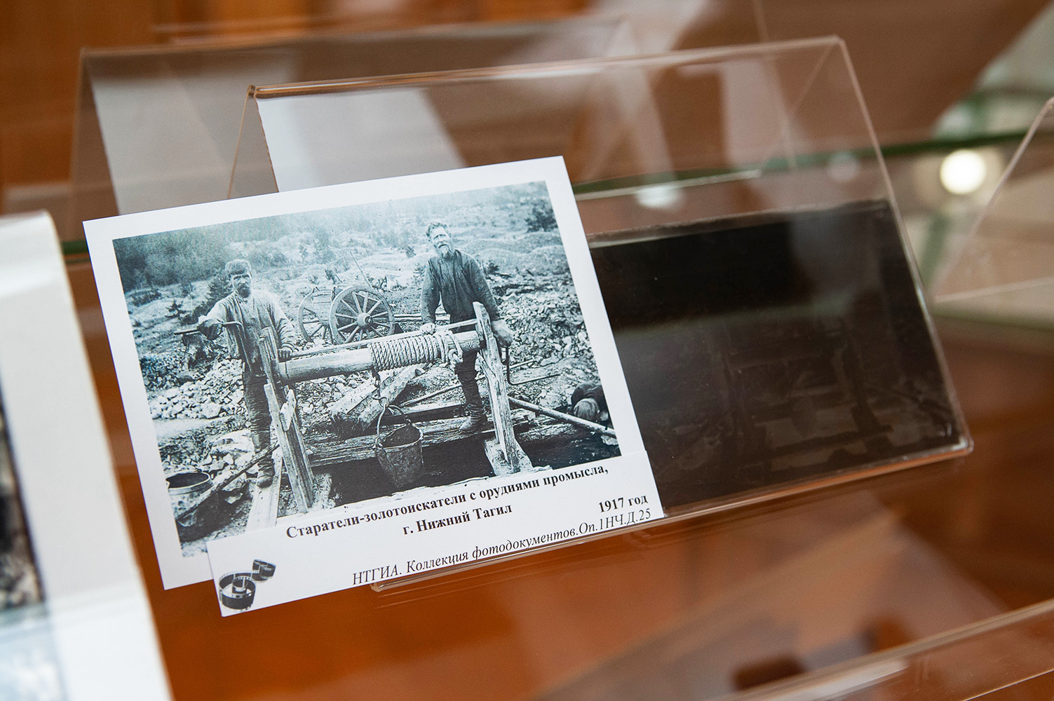 Экспонаты выставки архивных документов «Наследие. Образы и звуки». 27 октября 2022 года