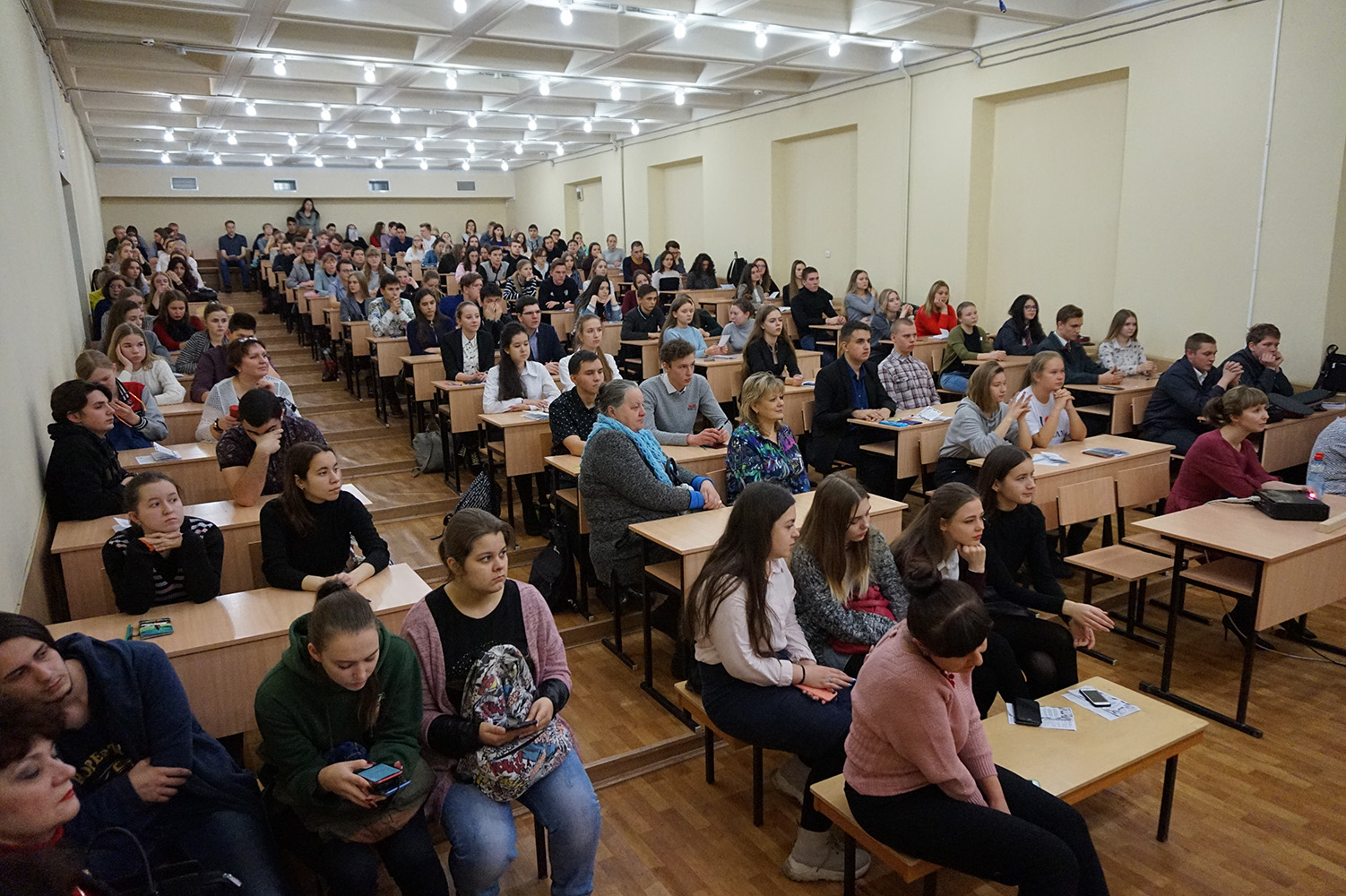 Участники региональной олимпиады по избирательному праву. 2019 год. (Архив Тагилстроевской районной территориальной избирательной комиссии)