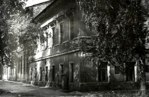 Школа № 1 им. Крупской по ул. Тагильская. 1930-е годы. (НТГИА. Коллекция фотодокументов. Оп.1П. Д.769)