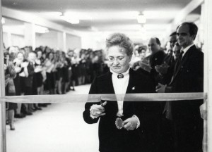 Торжественное открытие нового здания. Директор А.П.Вторыгина. 1977 год.