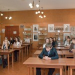 Учащиеся школы № 1 имени Н.К.Крупской  в читально-экспозиционном зале НТГИА