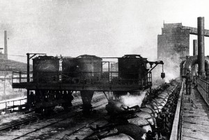 Газоотводящее оборудование Нижнетагильского коксохимического завода. 1960-е годы. (НТГИА. Коллекция фотодокументов. Оп.1ФА. Д.17. Л.17)