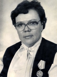 Кныш Надежда Максимовна, ветеран труда. (Портрет). 1990-е гг. (НТГИА. Ф.650. Оп.1. Д.69. Л.1)
