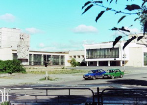 Здание городского Дворца Молодежи. 1990-е годы. Фото В.П.Растворова. (НТГИА. Коллекция фотодокументов. Оп.1П. Д.2822) Здание городского Дворца Молодежи. 1990-е годы. Фото В.П.Растворова. (НТГИА. Коллекция фотодокументов. Оп.1П. Д.2822)