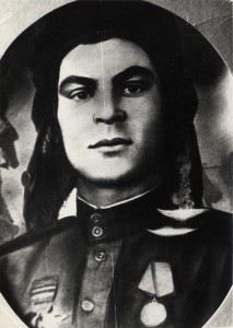 Стратула Иван Максимович, сержант, механик-водитель танка «Металлург Урала». 1942 год. (НТГИА. Ф.547. Оп.1. Д.110. Л.1)