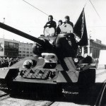 Смотр военной техники в честь празднования Дня Победы в Великой Отечественной войне, на Театральной площади города Нижний Тагил. 09.05.[1990-е годы]. Фото Н.Путилова. (НТГИА. Коллекция фотодокументов. Оп.1П. Д.2021)