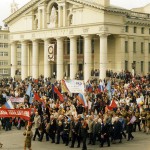 Демонстрация в честь празднования Дня Победы в Великой Отечественной войне, на Театральной площади города Нижний Тагил. 09.05.2005 года. (НТГИА. Коллекция фотодокументов. Оп.1П. Д.2457) Демонстрация в честь празднования Дня Победы в Великой Отечественной войне, на Театральной площади города Нижний Тагил. 09.05.2005 года. (НТГИА. Коллекция фотодокументов. Оп.1П. Д.2457)