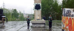 Вечный огонь на площади боевой славы металлургов в Тагилстроевском районе. 2000-е годы. Фото А. Л. Пичугина. (НТГИА. Коллекция фотодокументов. Оп.1П. Д.3190)