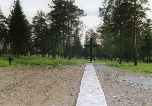 Памятные кресты погибшим в России военнопленным, установленные в районе кладбища «Рудник». 1998 год. Фото А.Л.Пичугина. (НТГИА. Коллекция фотодокументов. Оп.1П. Д.3089)