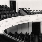 Фрагмент интерьера здания драматического театра. 1950-е годы. (НТГИА.Ф.229.Оп.1ф.Д.34) Фрагмент интерьера здания драматического театра. 1950-е годы. (НТГИА.Ф.229.Оп.1ф.Д.34)