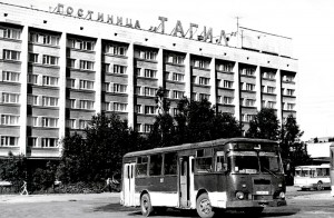 Здание гостиницы «Тагил». 1993 год. Фото В.Гаева. (НТГИА. Коллекция фотодокументов.Оп.1П.Д.463) Здание гостиницы «Тагил». 1993 год. Фото В.Гаева. (НТГИА. Коллекция фотодокументов.Оп.1П.Д.463)