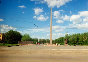 Мемориальный комплекс «Площадь Славы» по проспекту Дзержинского. г.Нижний Тагил. 1998 г. Фото А.Пичугина.(НТГИА. Коллекция фотодокументов. Оп.1П. Д.3078)