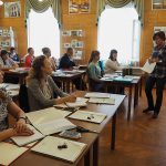 И. Ф. Злобина, заместитель директора НТГИА, в читально-экспозиционном зале. 16.06.2017 г.