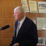 Сергей Иванович Хлопотов, краевед и бывший директор музея-завода, на открытии выставки "Железоделательный Тагил"