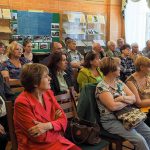 Посетители на открытии выставки "Железоделательный Тагил" в читально-экспозиционном зале НТГИА