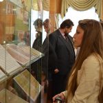 Посетители на открытии выставки "Восстанию с оружием в руках всегда предшествует восстание идей". 20.09.2017 г.
